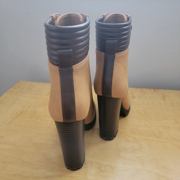 NWOT Platform Work Boot - Picture 5 of 5